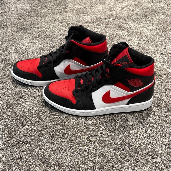 Jordan Men's Black, Red, and White Sneakers - Picture 3 of 5